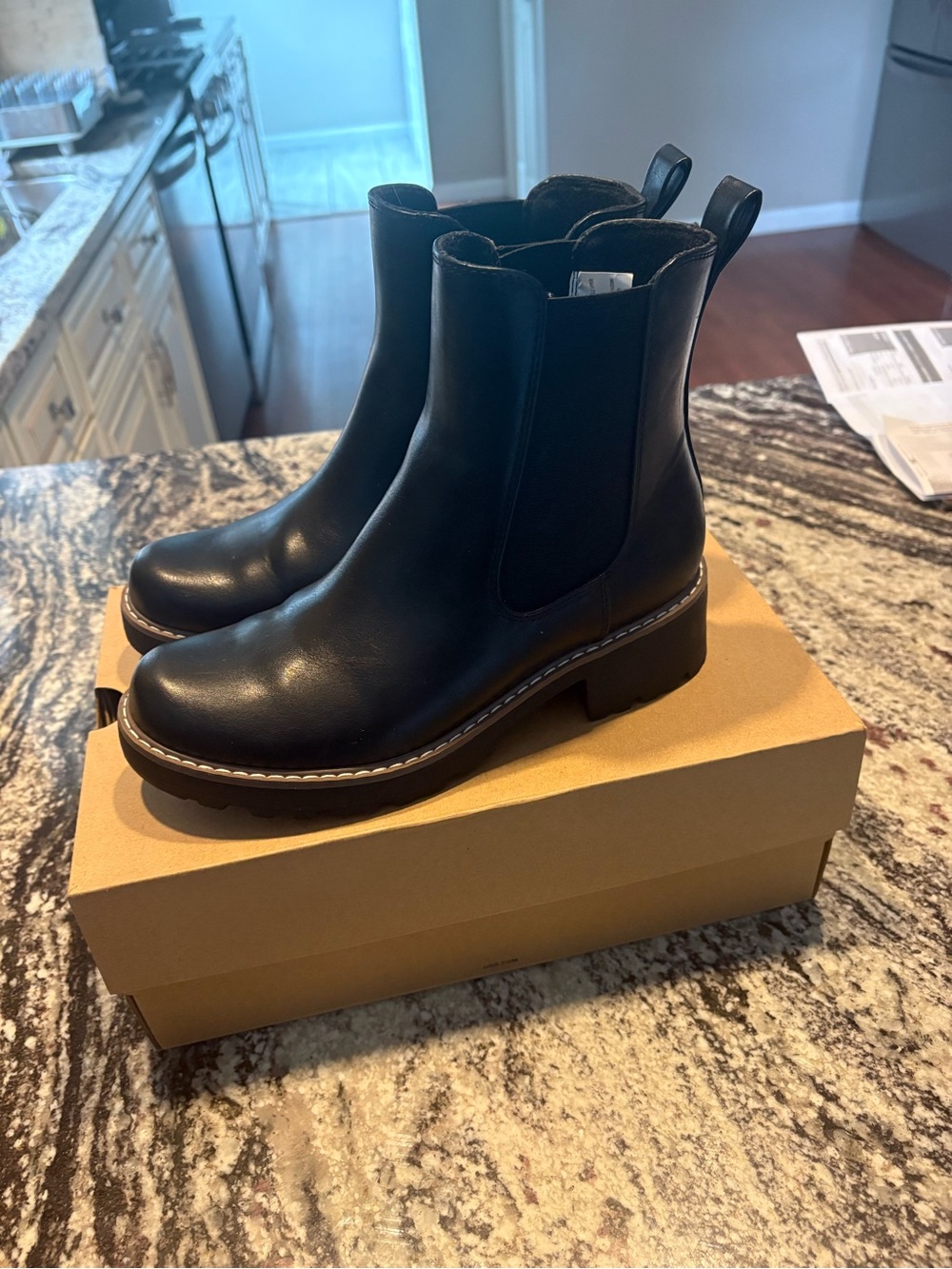 Universal Thread Chelsea Boots - Picture 2 of 4